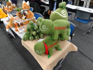 Bunch of Geeko's piled up at the openSUSE booth.