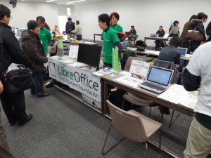 LibreOffice booth, Enoki-san answering questions.